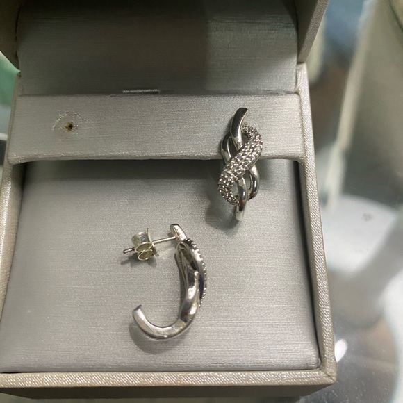 Peoples Sterling Silver Earrings with mini Diamonds - Picture 3 of 4